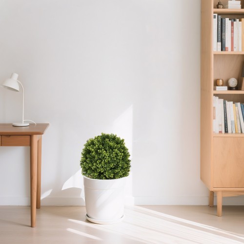 Artificial decorative tree A 55-centimeter artificially pruned boxwood ball tree