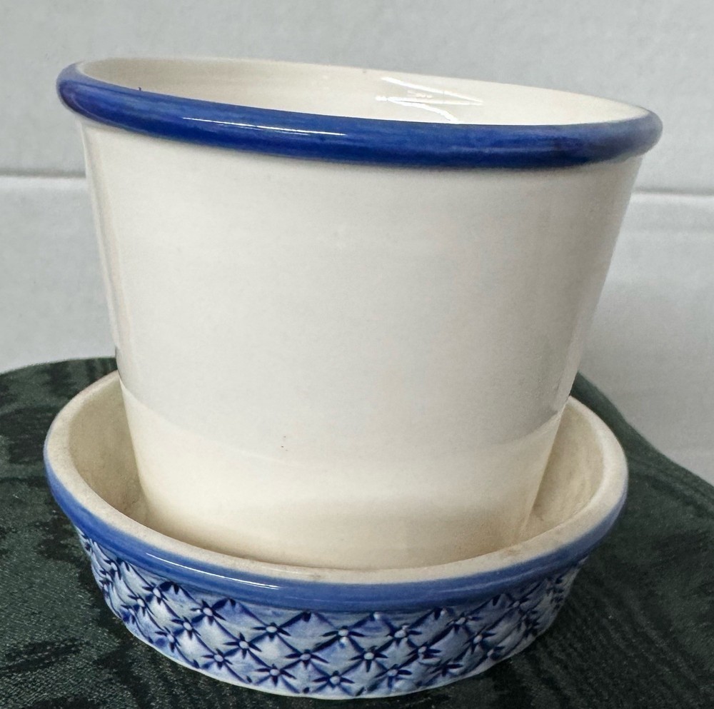 11-232 Ceramic Flower Pot Featuring 3D Veggies On Front.