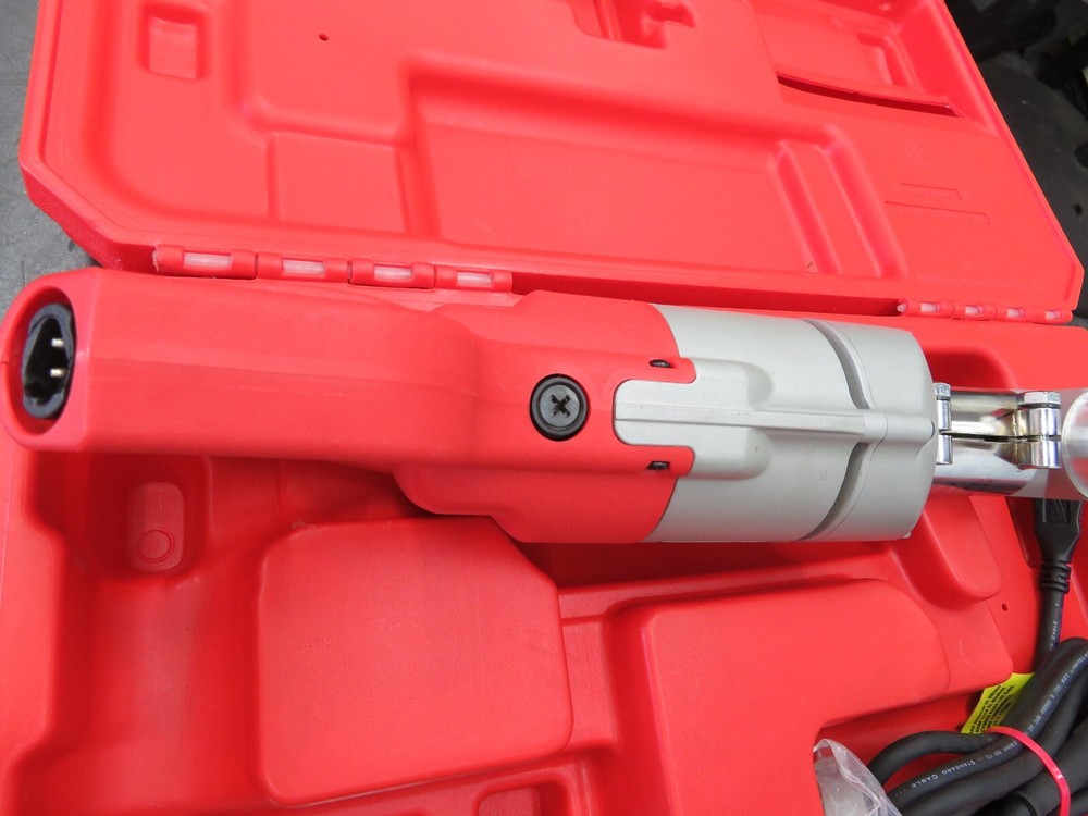 Milwaukee 3107-6 1/2in D-Handle Right Angle Drill Kit