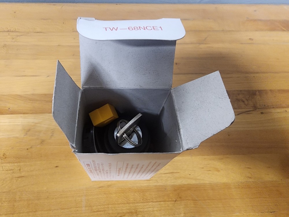 Idec Key Switch, HW1K-2BF11