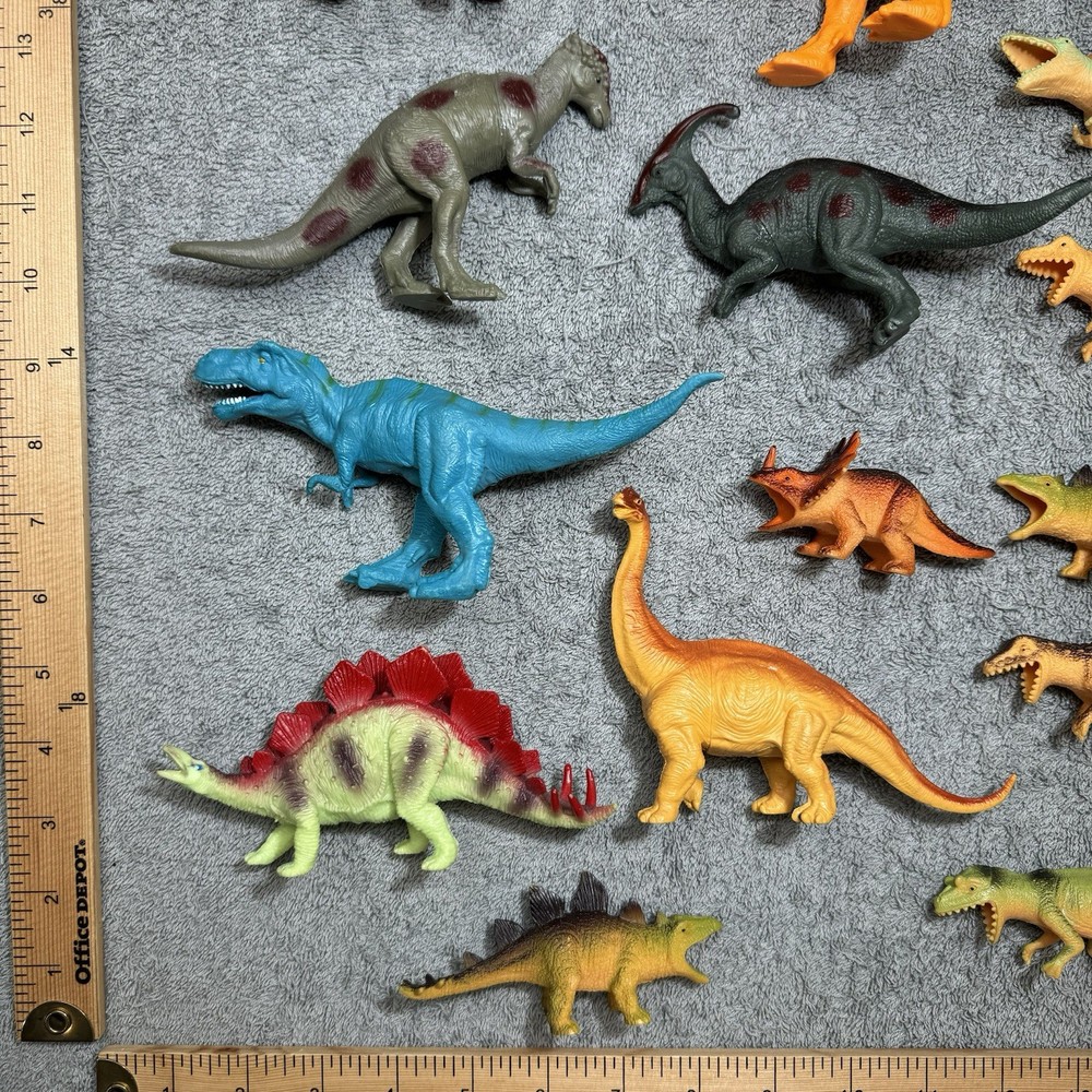 Random Dinosaur Toy Plastic Figures Lot 20+ Dinosaurs