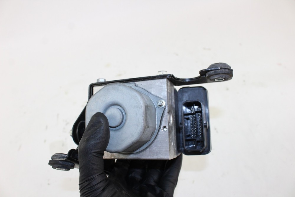 17-18 Suzuki DL1000 Vstom 1000XT Abs Control Module Pump