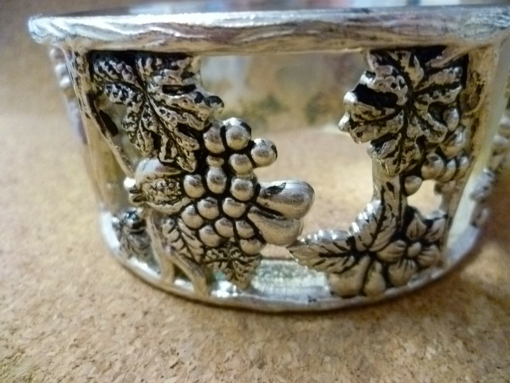 VINTAGE, GALLERIED FRUIT & GRAPEVINE PATTERNED SILVER PLATED WINE BOTTLE STAND.