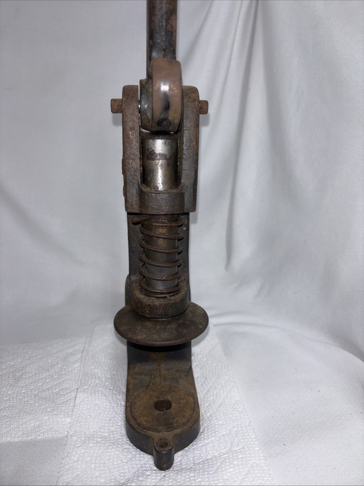 Handy Junior Button Press Machine & 50 UPH-B Button Die Set * Works!