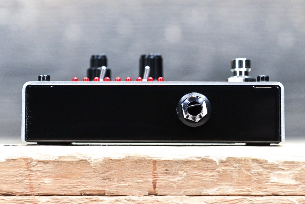 DigiTech FreqOut Natural Feedback Creator 7-Harmonic Feedback Types Effect Pedal