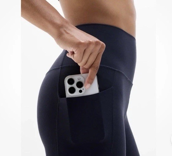 Athleta Salutation Stash High Rise 7/8 Legging size Small Black