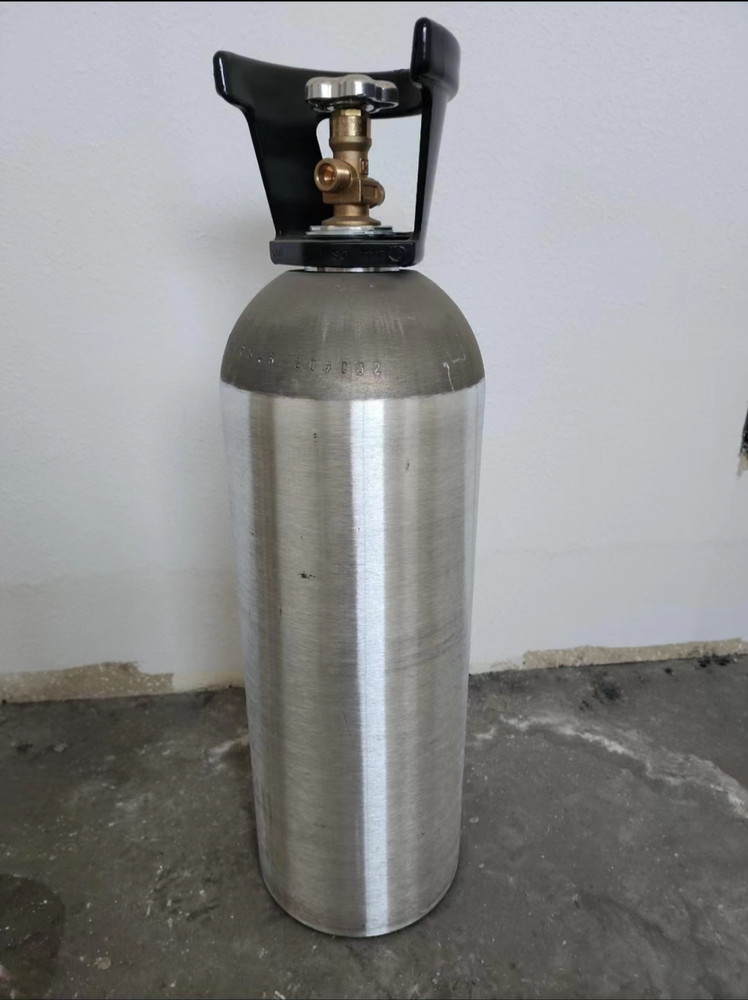 Aluminum CO2 Tank with Handle and CGA320 Valve - NEW (HYDRO TESTED)