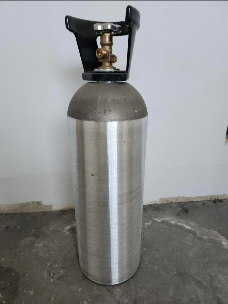 Aluminum CO2 Tank with Handle and CGA320 Valve - NEW (HYDRO TESTED)