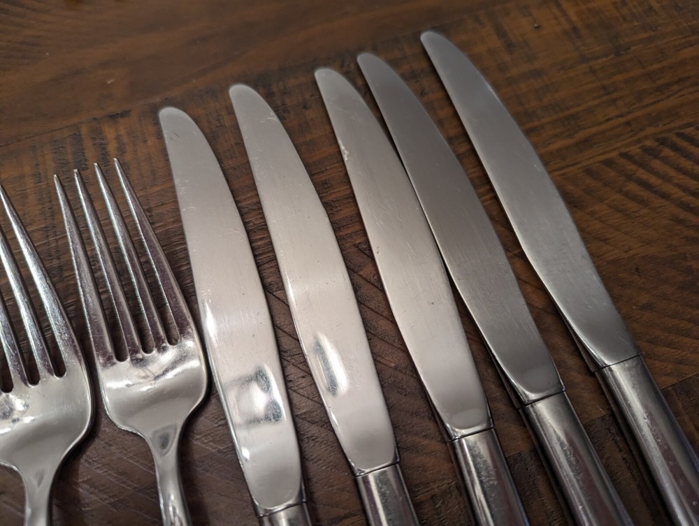 16 x Oneida USA Centigrade Stainless Flatware Spoons Forks Knives