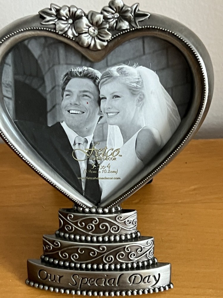 Beautiful PEWTER    HART SHAPE PICTURE FRAME