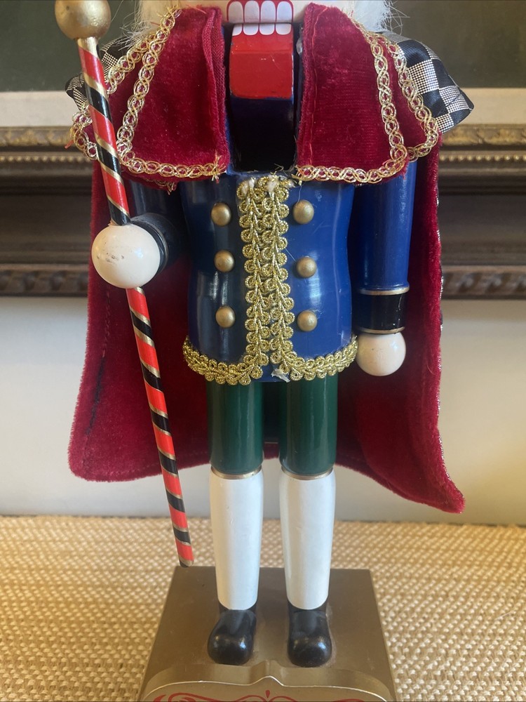 18” WOODEN DROSSELMEYER NUTCRACKER BALLET NUTCRACKER on Clock