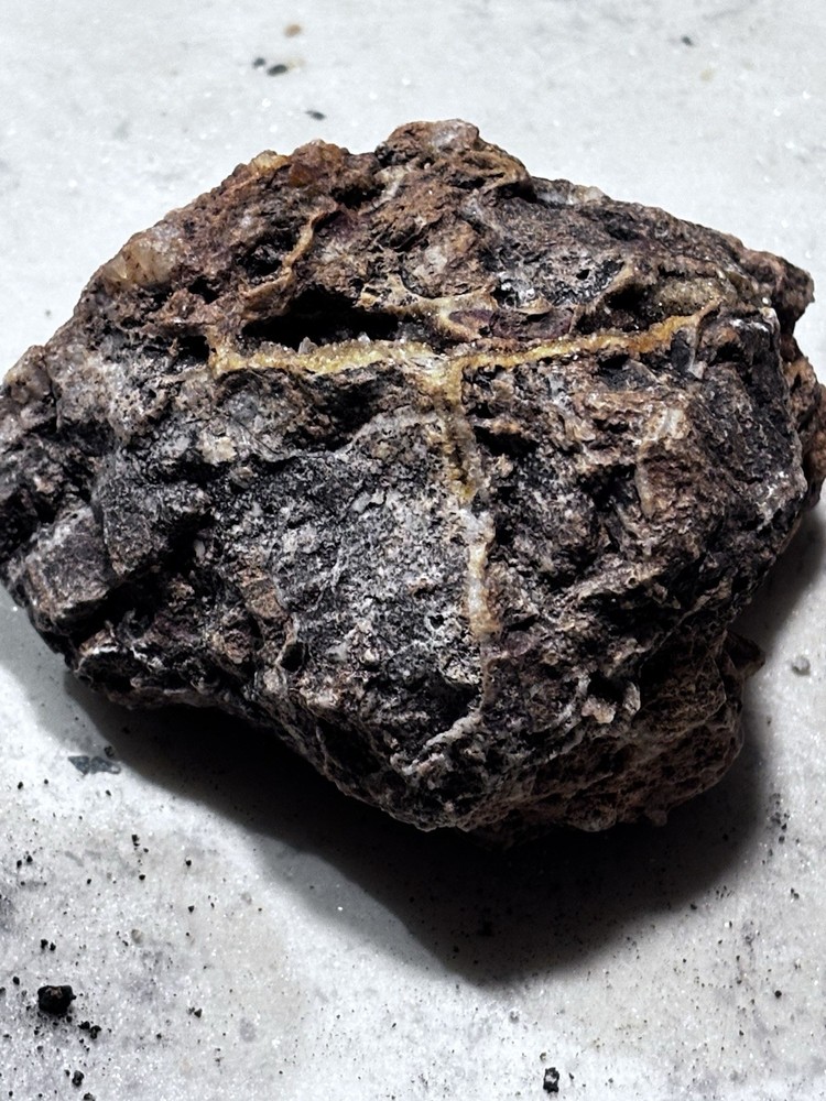 quartz low grade gold ore 706g