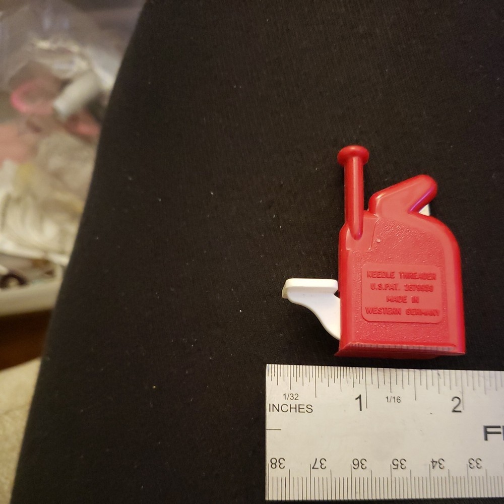 Vintage RED EINFADEL HEXE Plastic Automatic Needle Threader