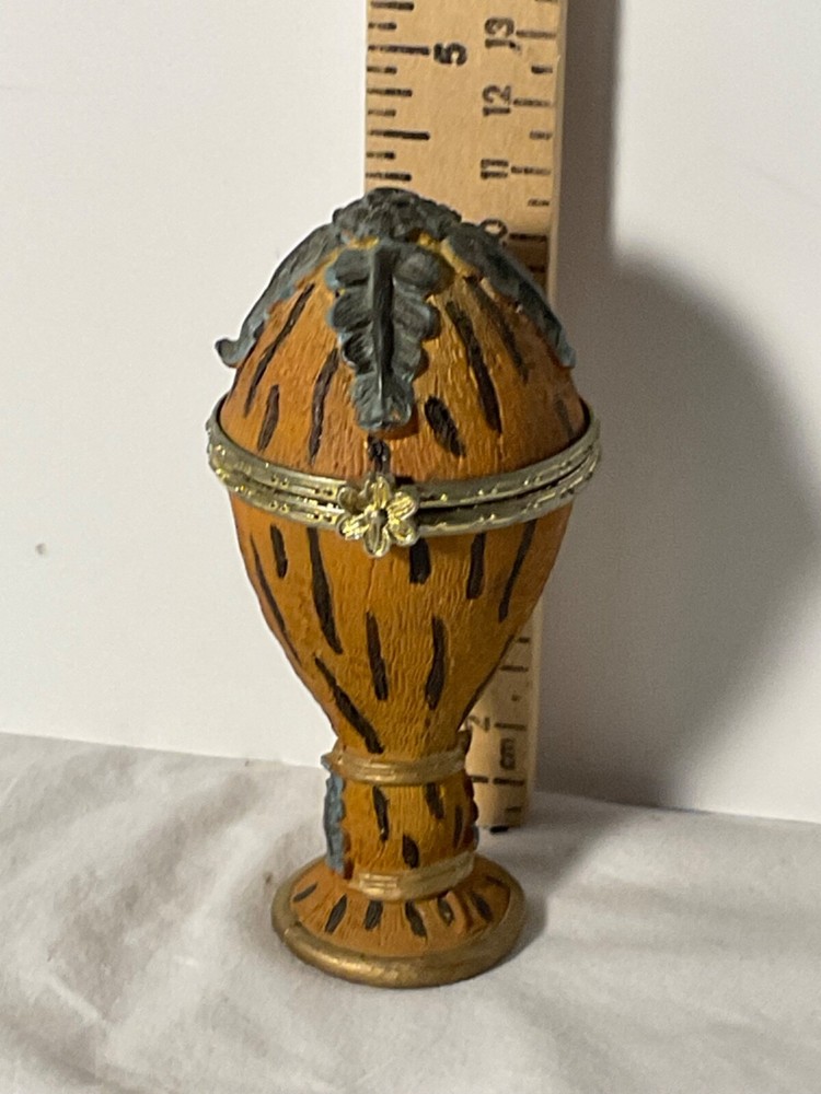 Hinged trinket box egg shaped Stemmed
