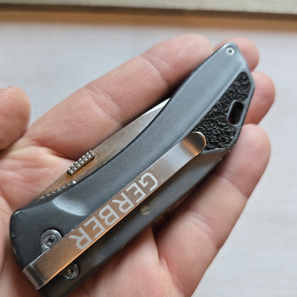 GERBER TRAVERSE FOLDING KNIFE LINER LOCK PLAIN EDGE BLADE