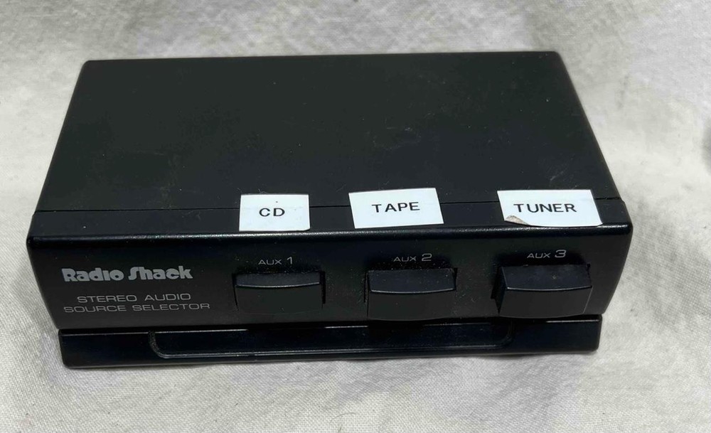 Radio Shack 42-2112 Stereo Audio Source Selector 3 Inputs