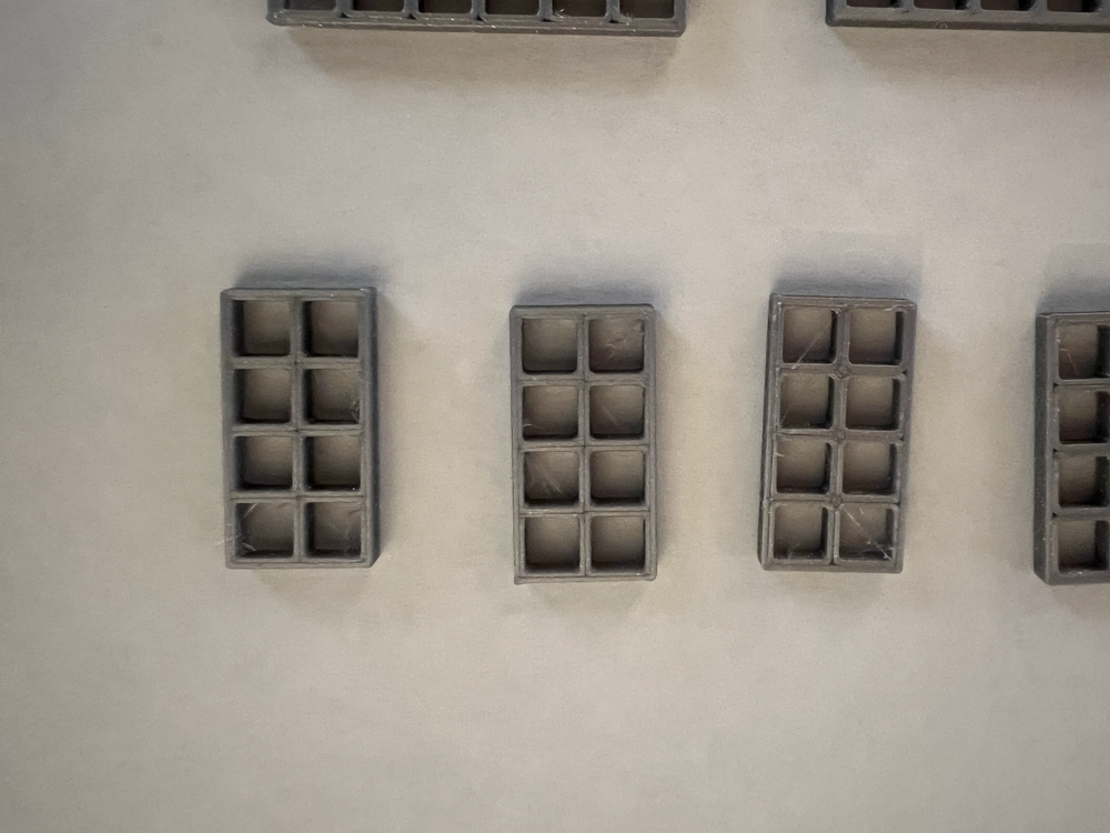 O Scale Industrial Windows - Pack of 12 Featuring 2 Different Designs