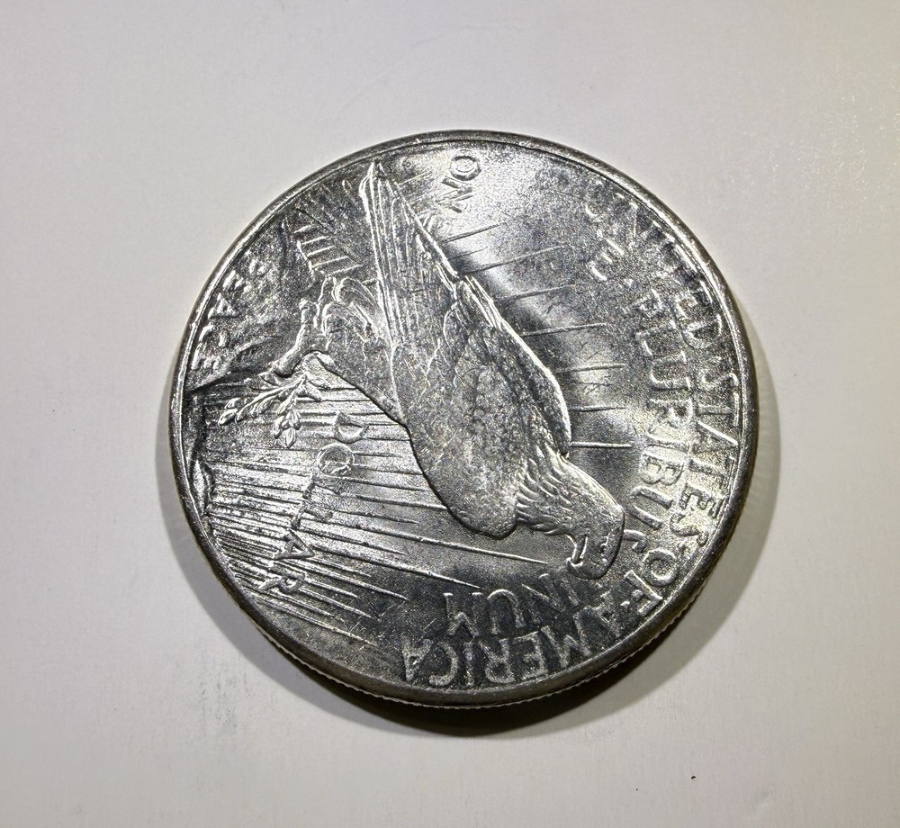 1922-S Silver Peace Dollar MS GEM UNC Blast White Clean Fields And Cheek