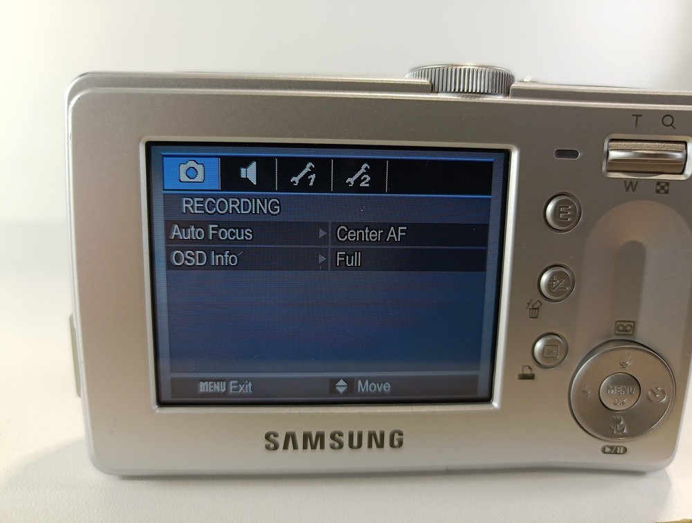 Samsung Digimax D75 7.2MP Digital Camera - Silver - Compact Digital Camera