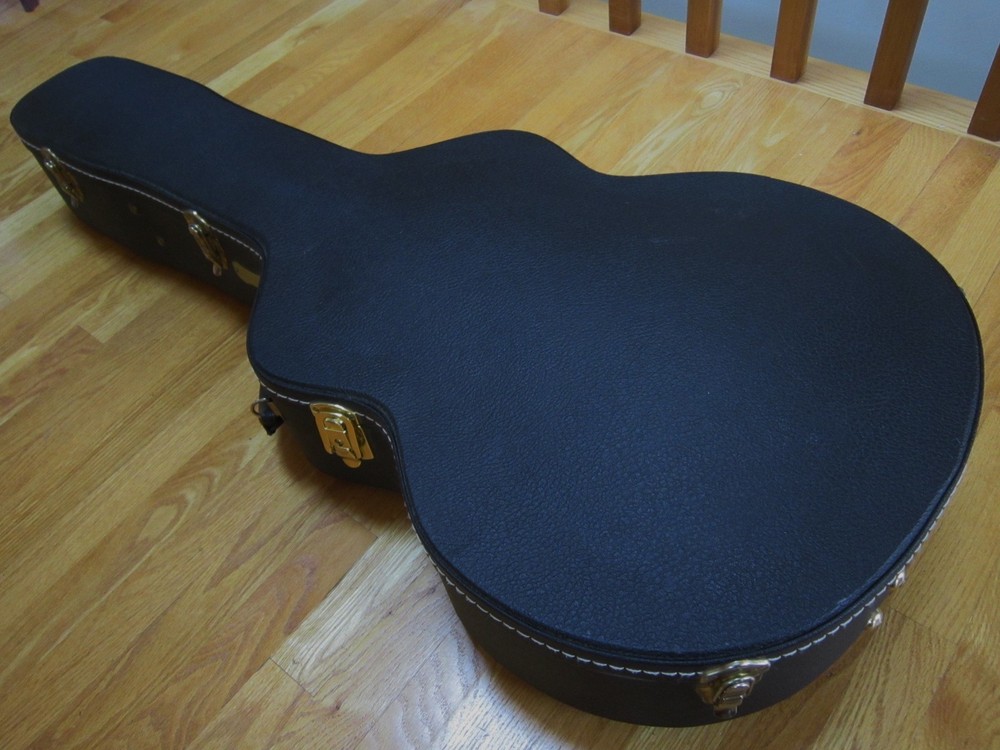 Cedar Creek Custom 17" hard-shell guitar case