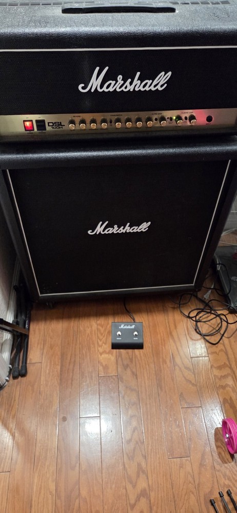 Marshall DSL100H with half marshall stack cab and footswitch