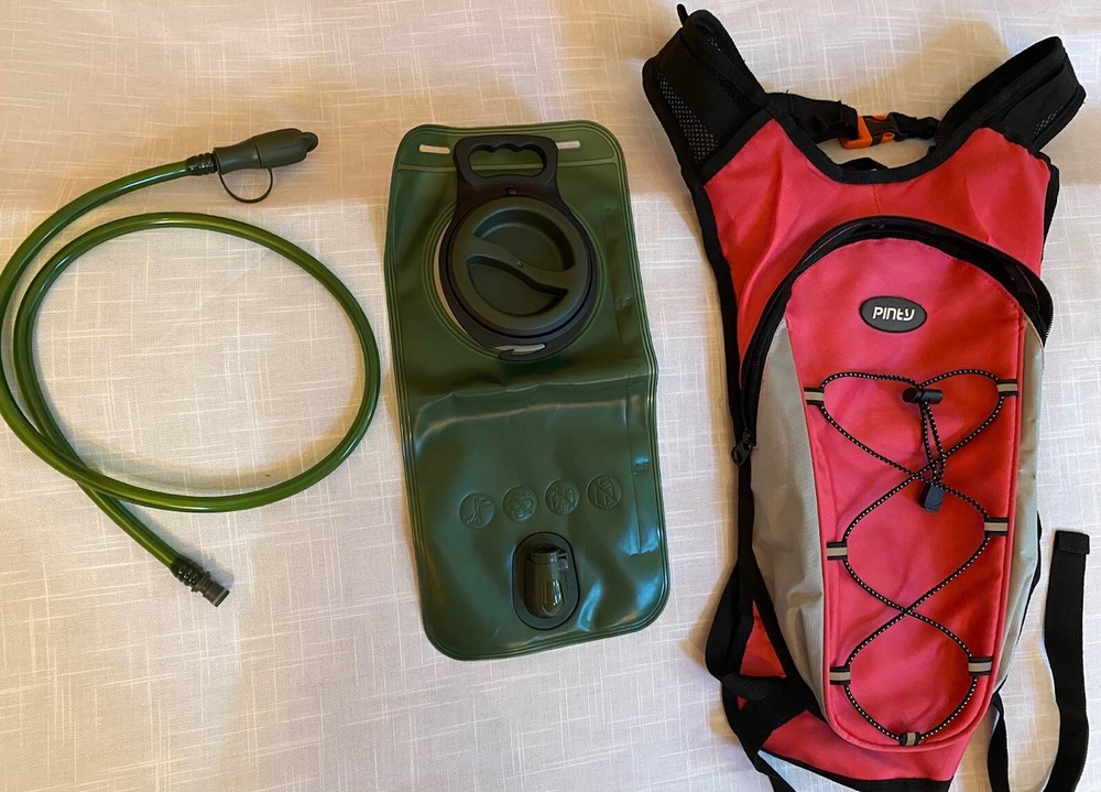 Pinty Hydration Backpack with Water Bag, Pink, 2L Capacity, Excellent Condition