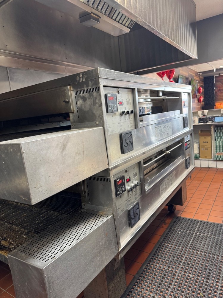 commercial conveyor pizza oven