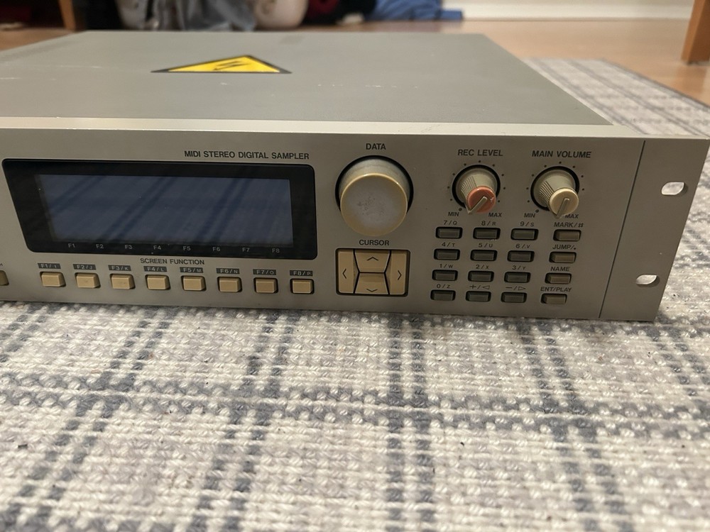 AKAI Professional S2800 MIDI Stereo Digital Rack Sampler