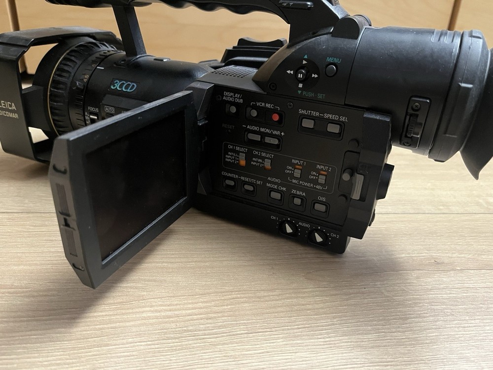 Panasonic AG-DVX100B 3CCD Professional Camcorder