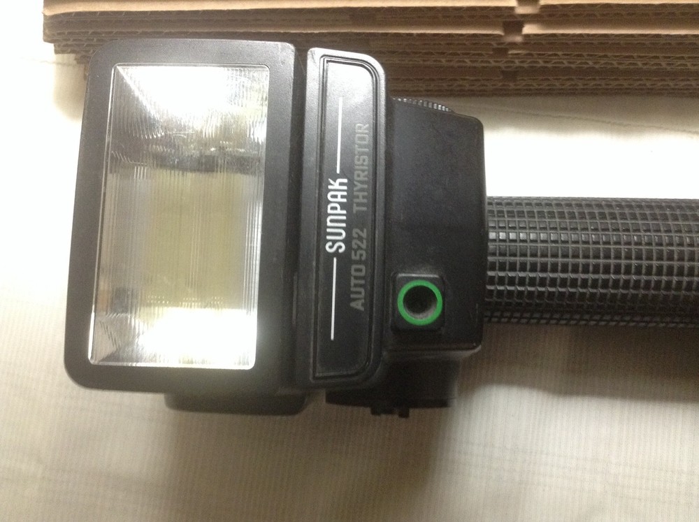 Sunpak Auto 522 Thyristor Handle Mount Flash with Battery Inserts Tested