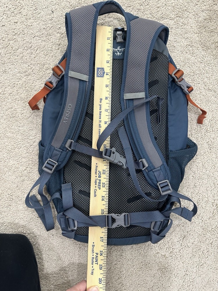 Osprey Daylite Lightweight Backpack H2O Hydration Ready Pack Hiking Camping GUC