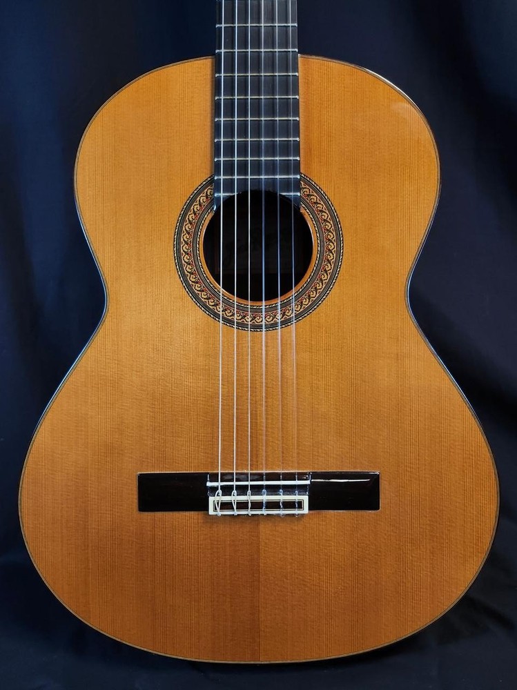 Jose Ramirez Pre Owned 1995 Vintage R4 all Solid CLassical Guitar With Case