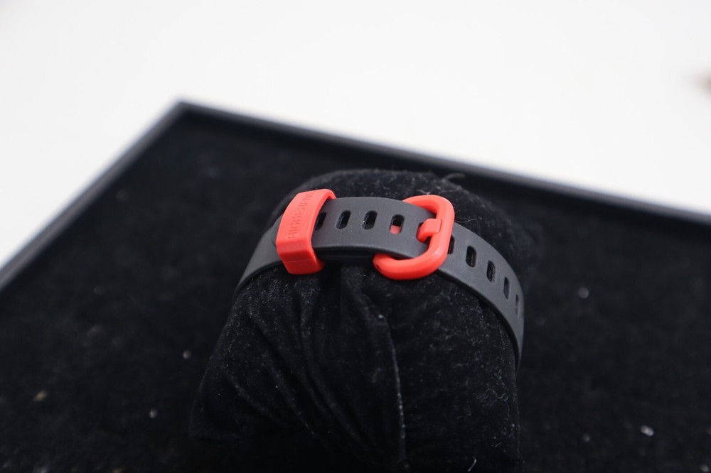 BIGGERFIVE FITNESS TRACKER ***AS-IS*** (NOT WORKING)