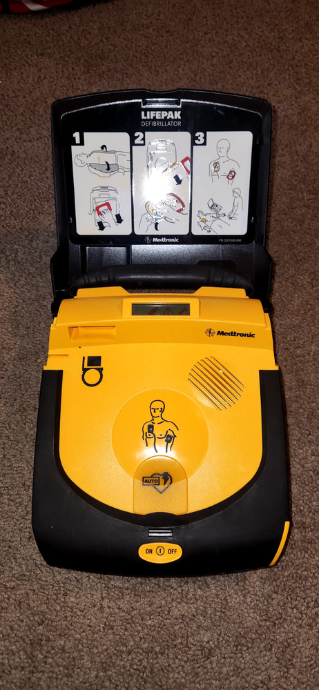LIFEPAK CR PLUS AED