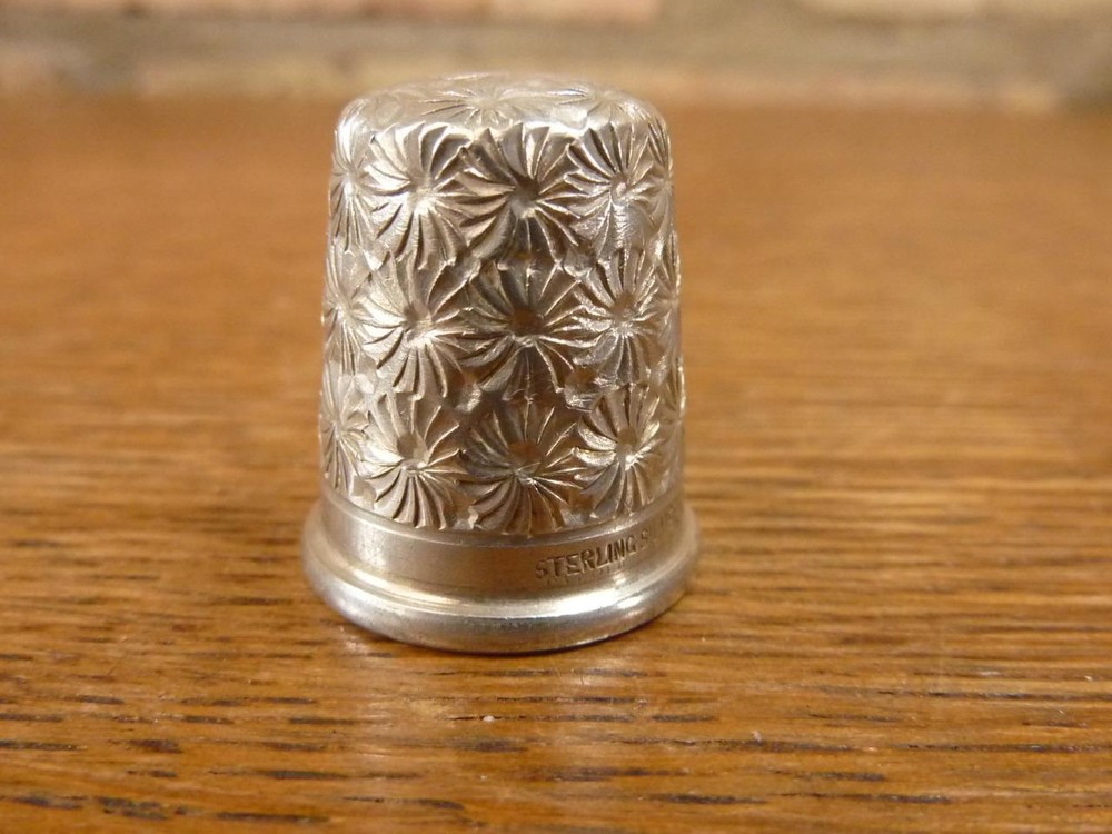A nice Antique size 8 Charles Horner Thimble Sterling silver