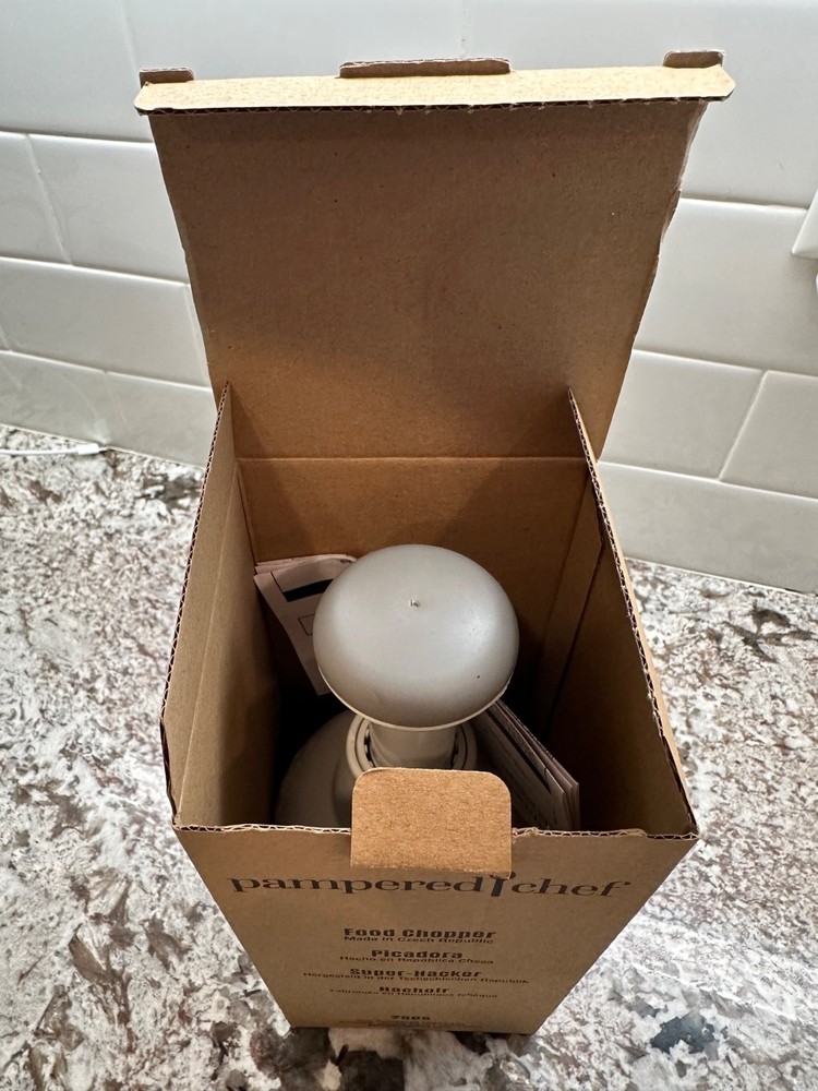 Pampered Chef Food Chopper (Top-Down Push Function) White - #2585