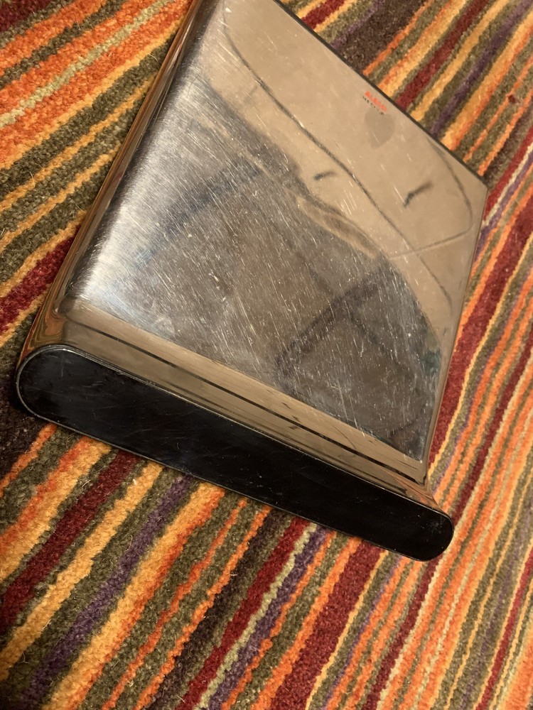 Alessi Stefan Giovannoni Digital Kitchen Scale Chrome - Working