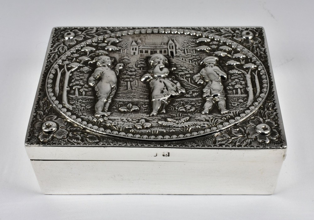 Antique Victorian Solid Silver Trinket/Snuff Box, (Deakin & Francis, 1901)