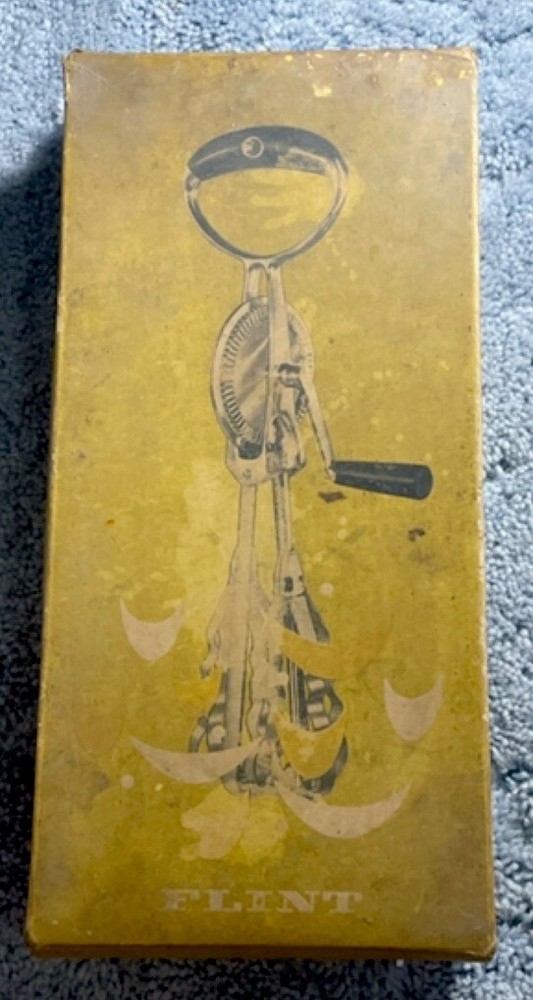 Vintage Flint Egg Beater w/Original Box, 689
