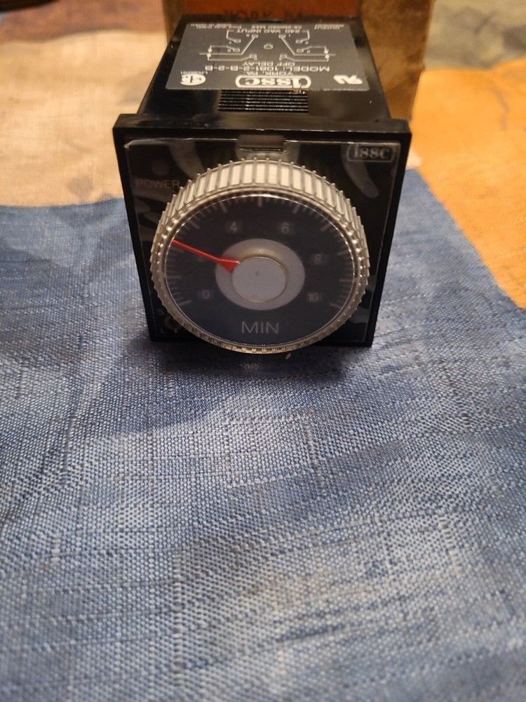 ISSC 1081-2-B-2-B TIMER INDUSTRIAL SOLID STATE REPEAT CYCLE 240VAC NIB