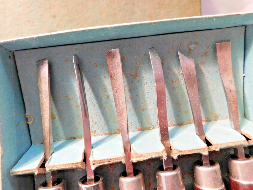 VINTAGE WOOD CARVING CHISELS