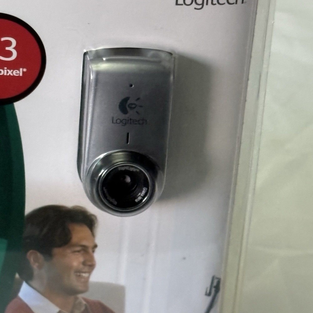 Logitech QuickCam Deluxe for Notebooks 1.3 MegaPixels WebCam USB 2.0