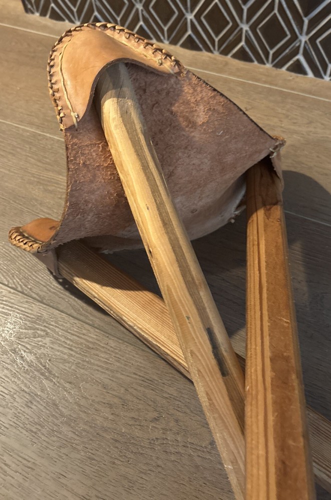 Vintage Handmade Tooled Stitched Embossed Leather Folding Tripod Camp Stool 24”