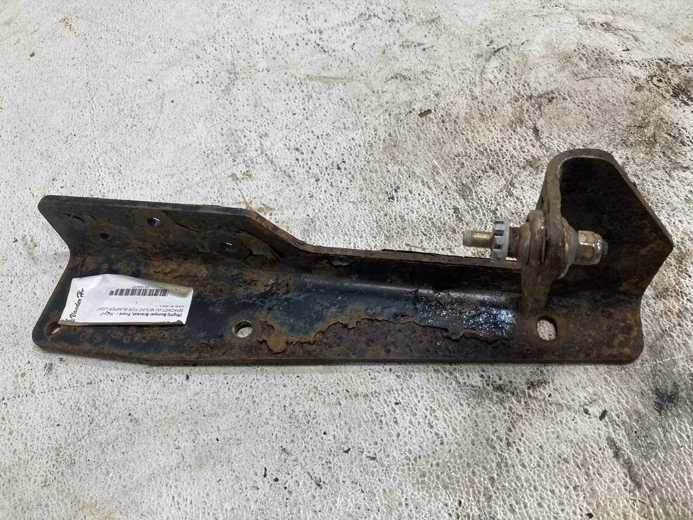 Peterbilt 387 Right/Passenger Bumper Bracket - Used