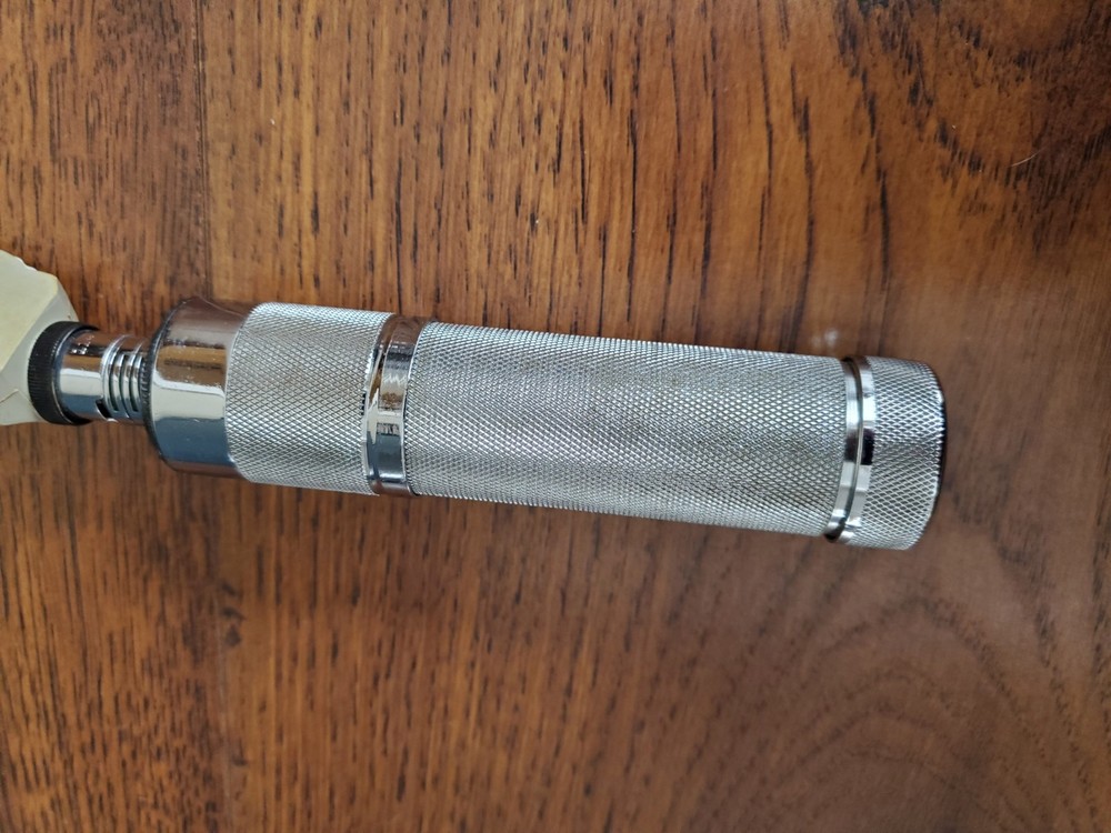 Welch Allyn Pneumatic Otoscope 707 Plugin Handle - Needs Battery