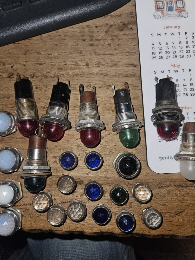 60 VINTAGE SMALL DIALCO DRAKE SMOOTH AND FAUCETED INDICATOR PANEL METER LIGHTS