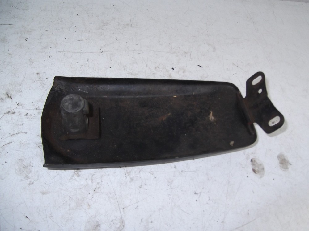 SUZUKI GS550 TANK FLAP (no key)