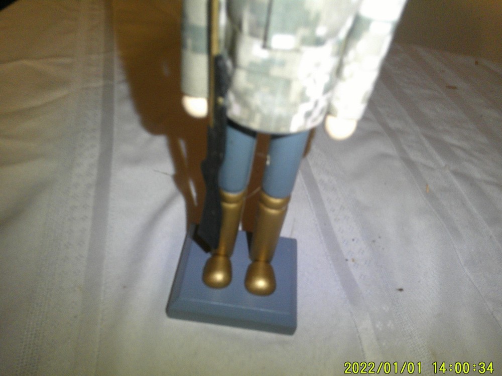 ARMY LOOK WOODEN NUTCRACKER CAMOUFLAGE