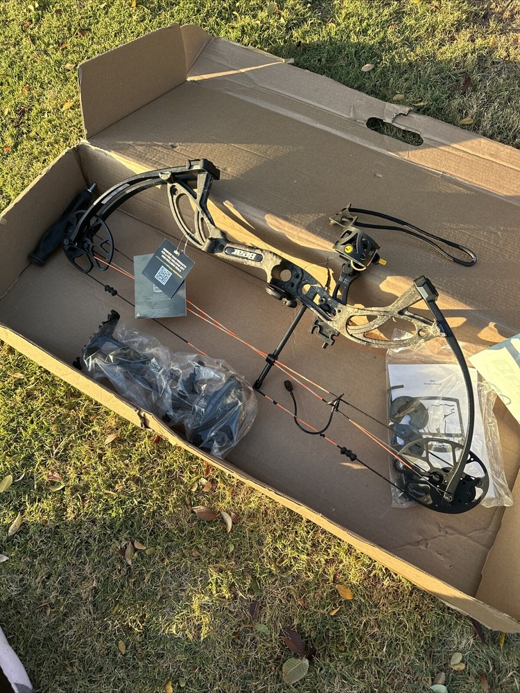 Bear Cruzer G2 - RTH - Compound Bow - 5-70lb adjustable - New in distressed box