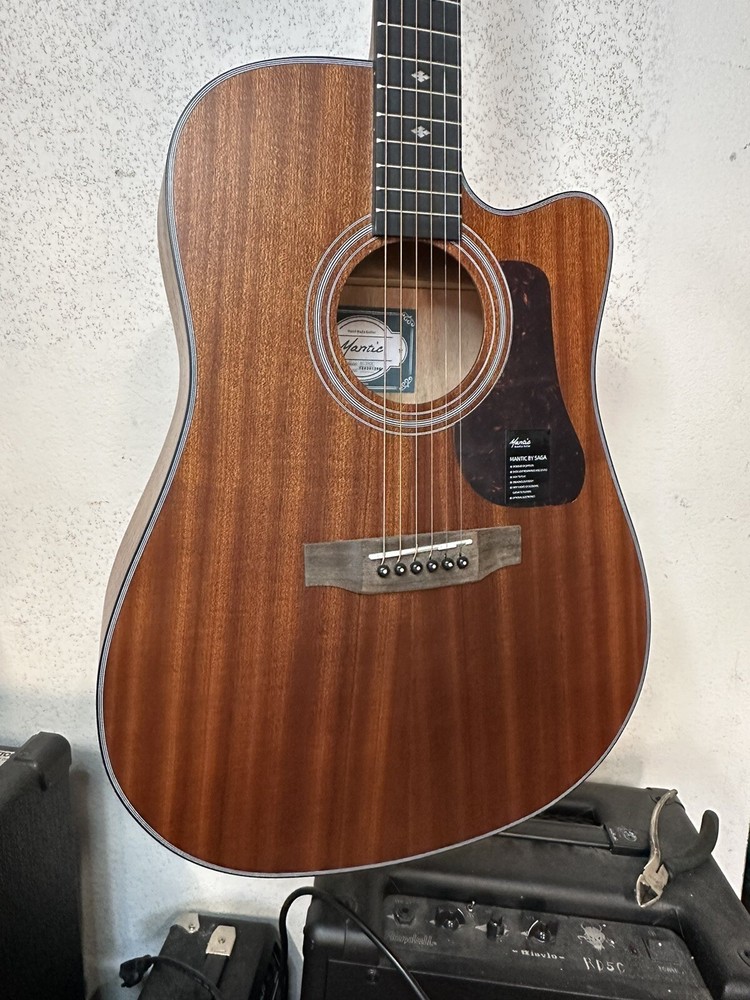 New Saga Guitar Dreadnaught